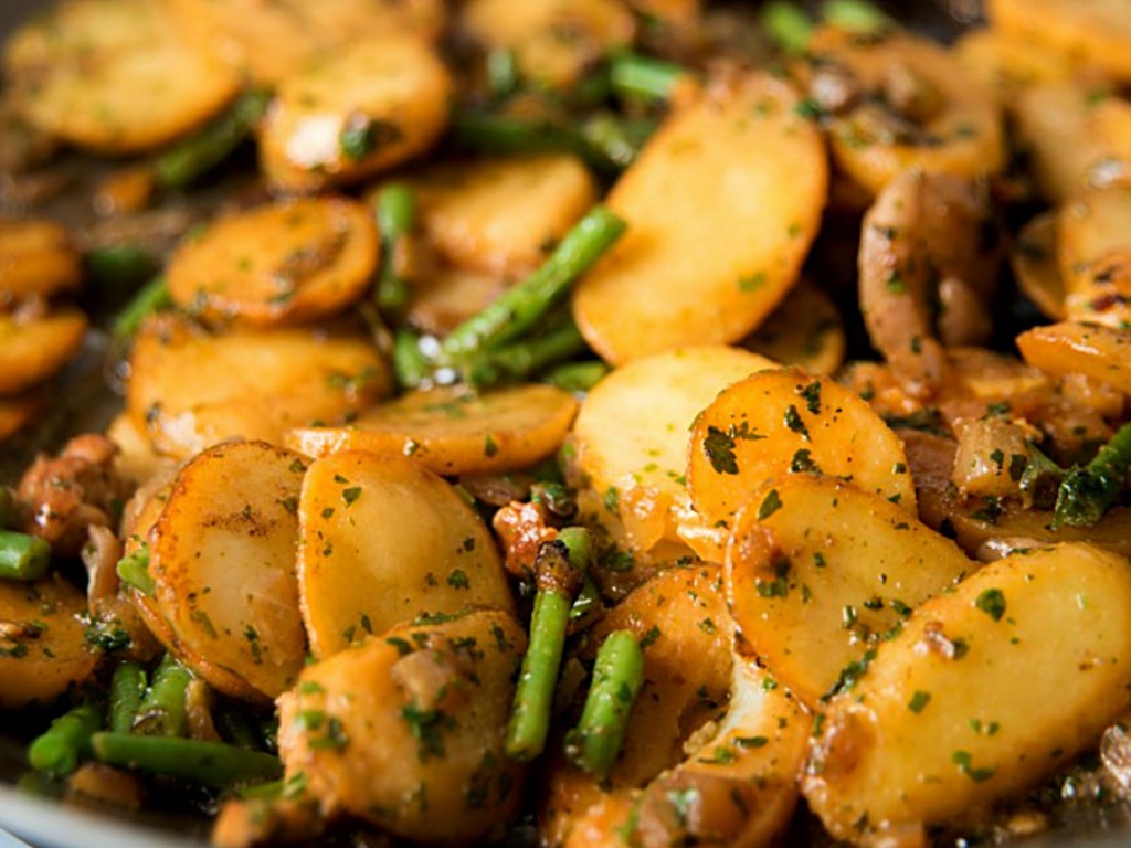 Stir Fried Potato and Mushroom.png 爆炒土豆和蘑菇。png