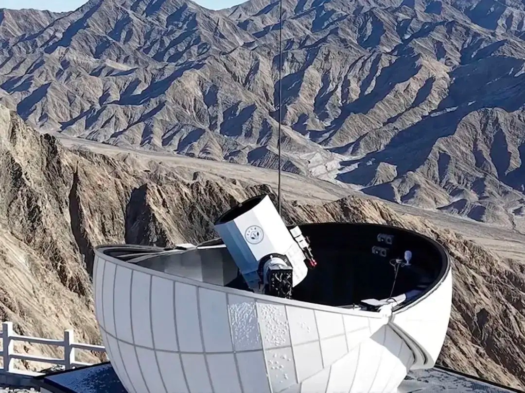 Direktdriven vridmomentmotor för fästen för astronomiska teleskop
