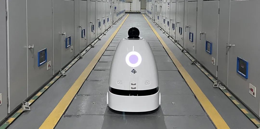 Indoor lightweight intelligent inspection robot