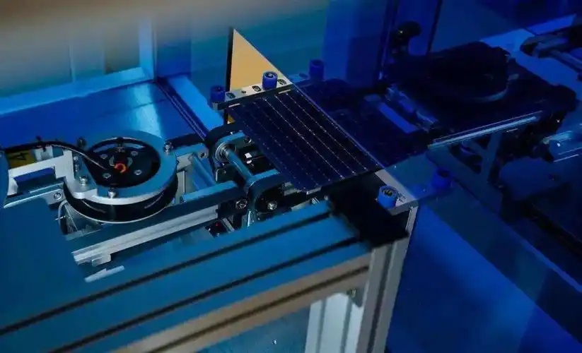 Direktantriebsmotor für Laserbearbeitungsanlagen für Solarzellen