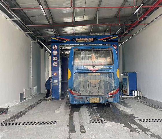 Máquina de lavado de autobuses y camiones de paso CB-760 (6 cepillos)