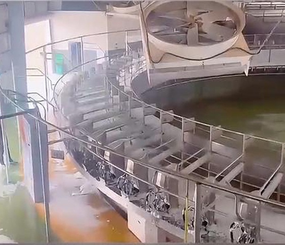 Equipo de limpieza para plataformas de ordeño