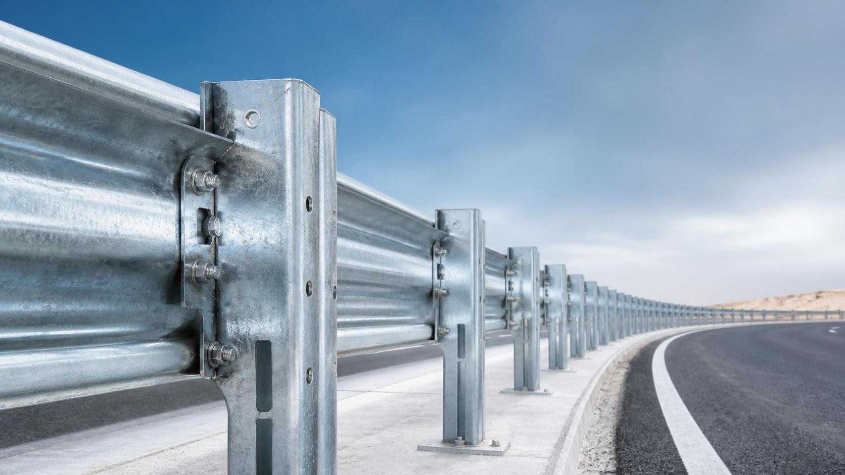 Como os perfis Z Post melhoram o suporte de barreiras nos sistemas de segurança rodoviária Como os perfis Z Post melhoram o suporte de barreiras nos sistemas de segurança rodoviária