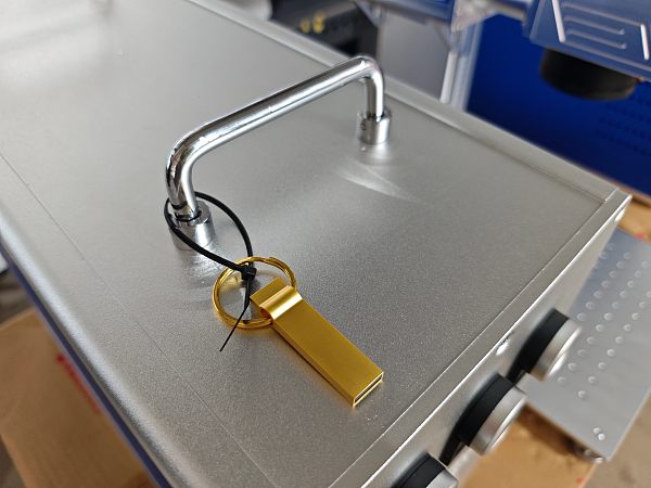 Máquina de marcação a laser de fibra (11)