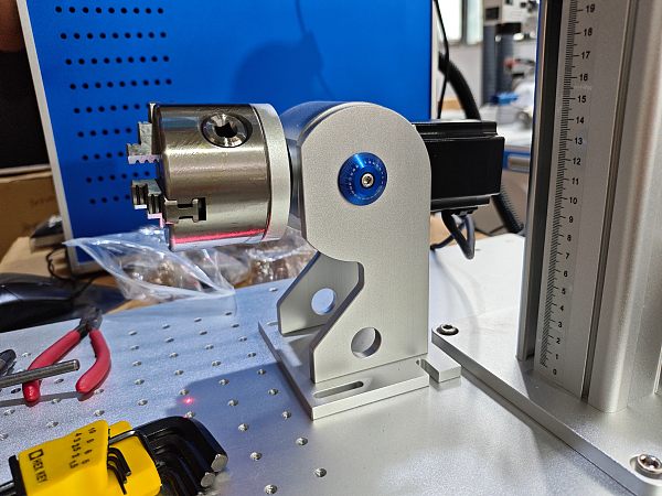 Máquina de marcação a laser de fibra (12)