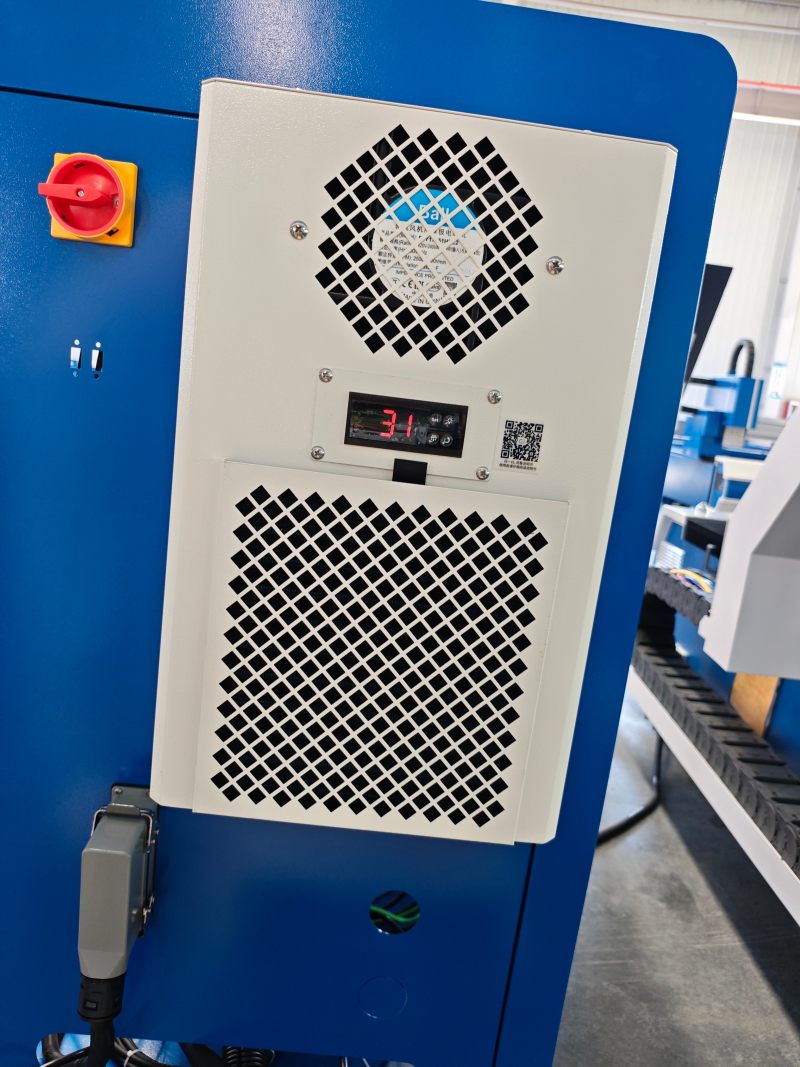 Máquina de corte a laser de fibra (12)