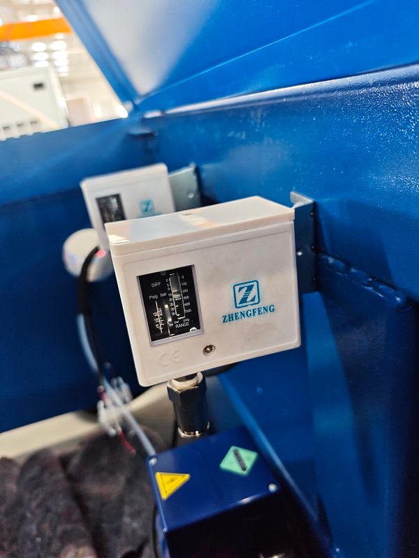 Máquina de corte a laser de fibra (14)
