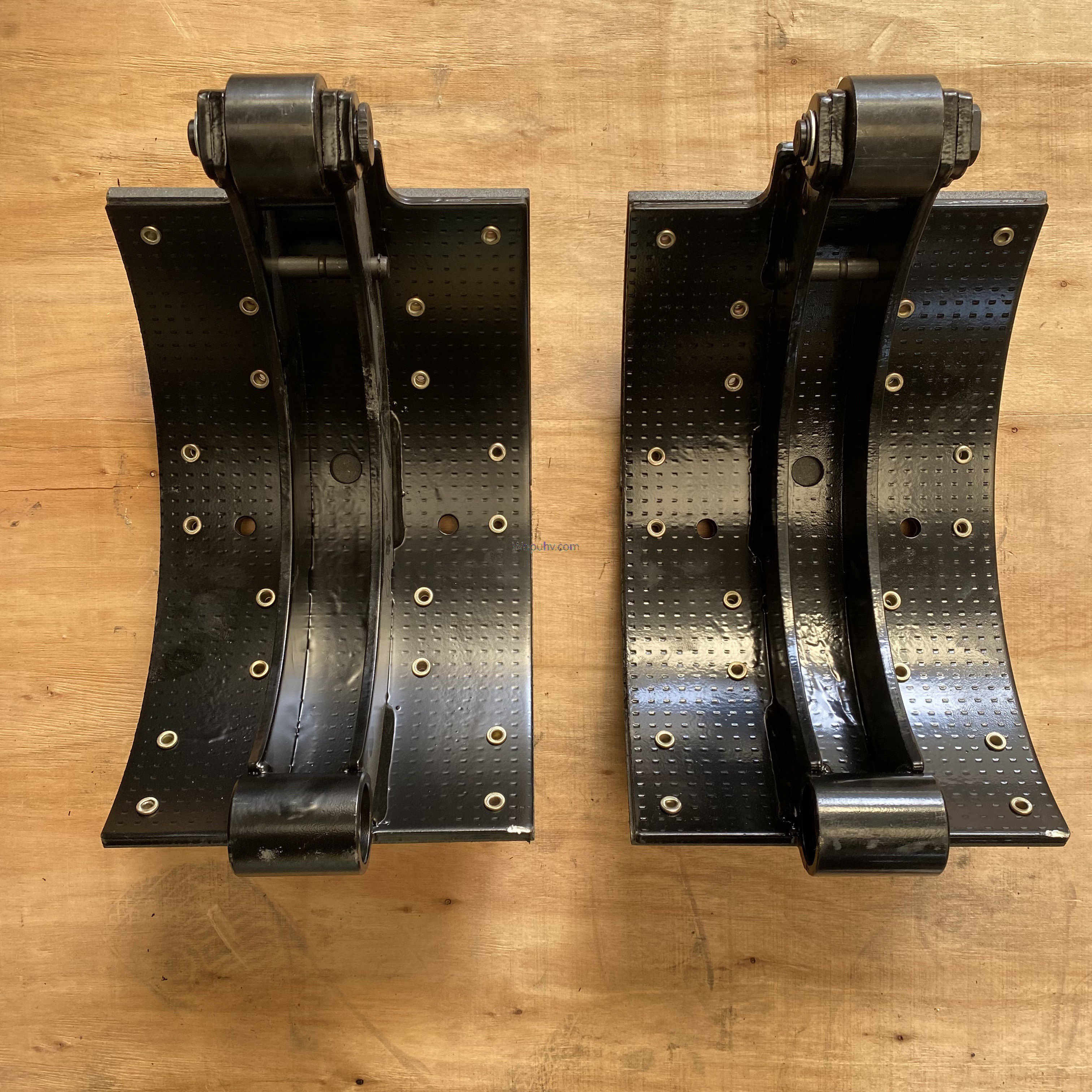 HD90129340421 Pastilhas de freio Shacman Delong modelo manual para caminhões pesados com plataforma STR eixo traseiro 410mm conjunto de sapata de freio a tambor soldado