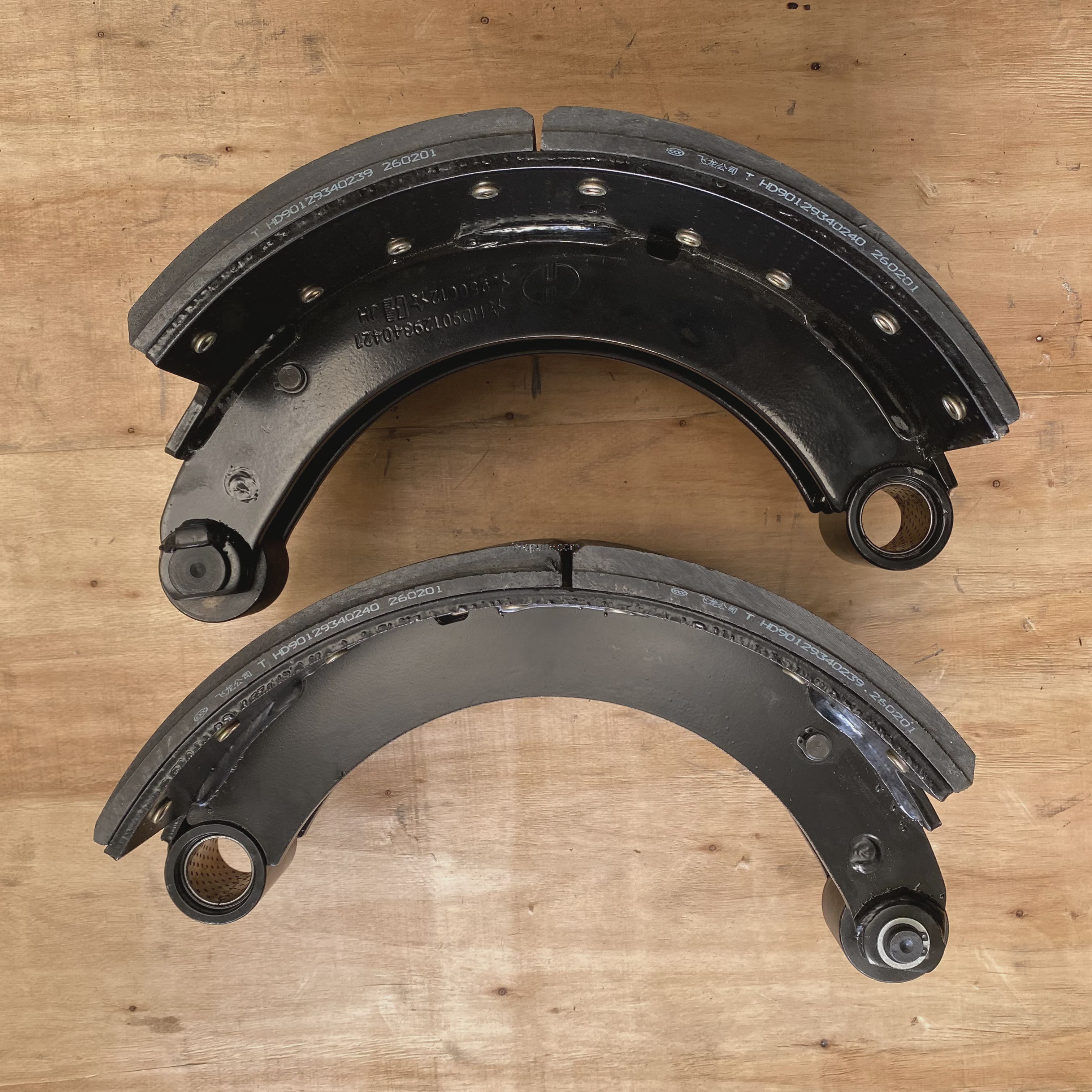 HD90129340421 Pastilhas de freio Shacman Delong modelo manual para caminhões pesados com plataforma STR eixo traseiro 410mm conjunto de sapata de freio a tambor soldado
