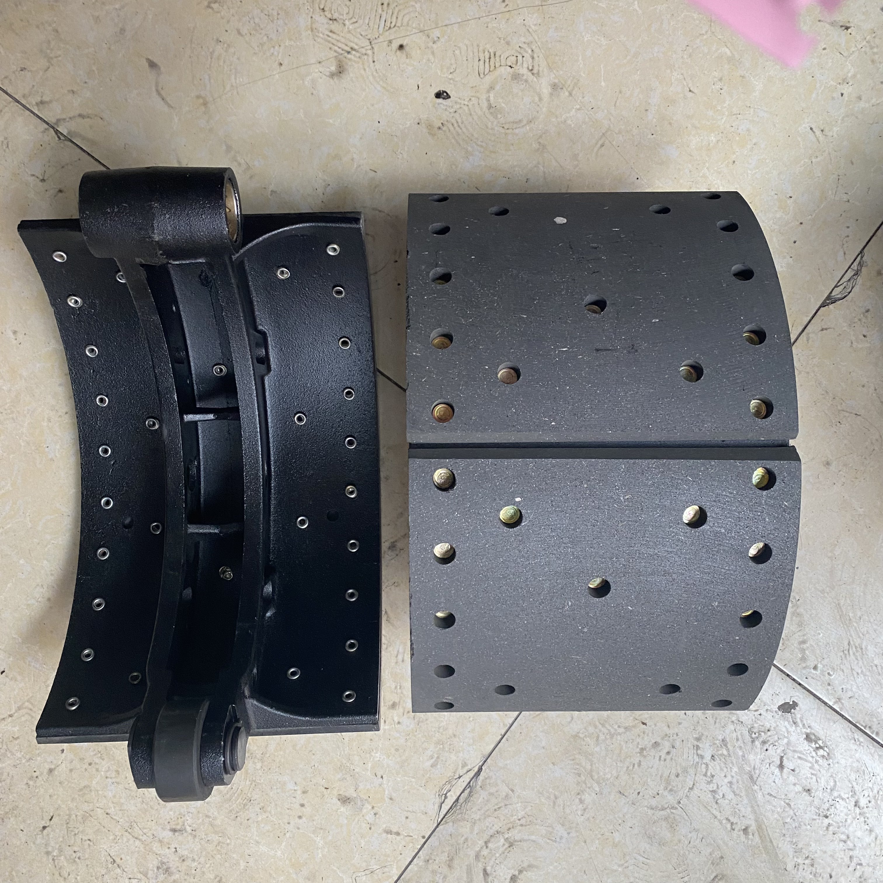 Conjunto de sapata de freio traseiro 3502N12 para caminhão pesado FAW Jiefang CA153 Sistema de freio 180mm