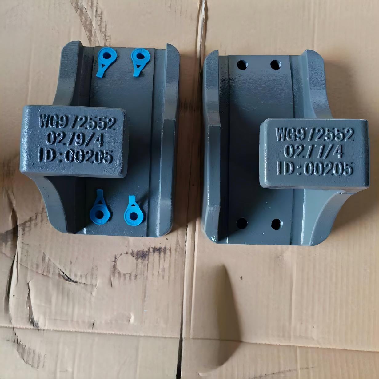 Assento de mola R HOWO WG9725520279 Suporte de mola de lâmina / Suporte de suspensão para caminhão SINOTRUK