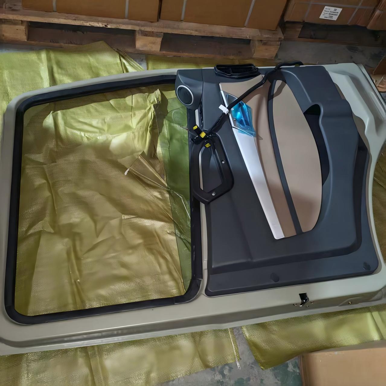 Conjunto completo da porta esquerda Hohan WG1671330303 para caminhão pesado SINOTRUK HOHAN (conjunto da porta do lado esquerdo)