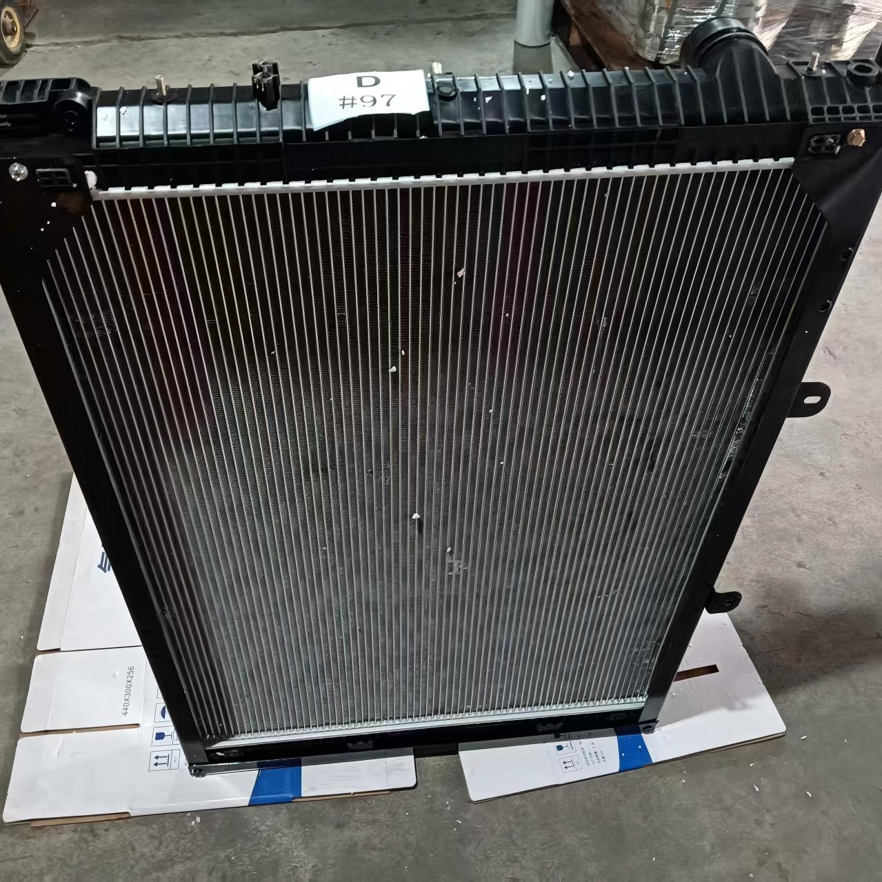 Radiador DZ95259532202 para sistema de arrefecimento de caminhão pesado (radiador de motor em alumínio)