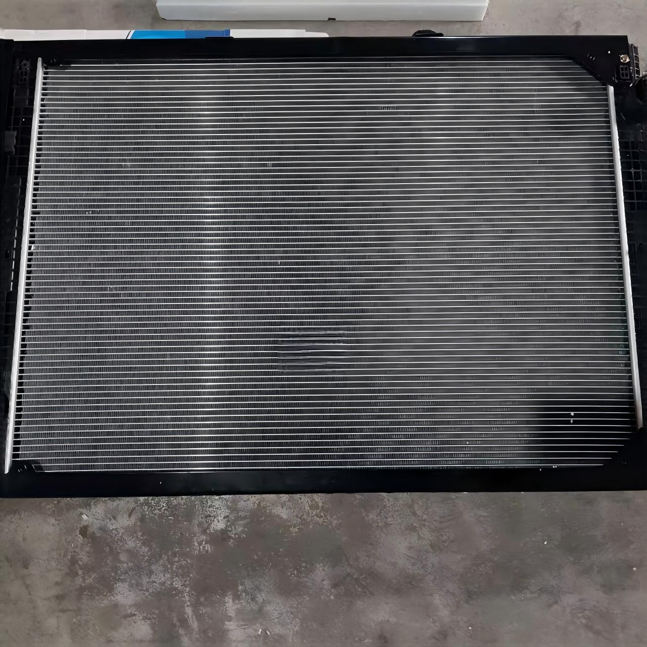 Radiador DZ95259532202 para sistema de arrefecimento de caminhão pesado (radiador de motor em alumínio)