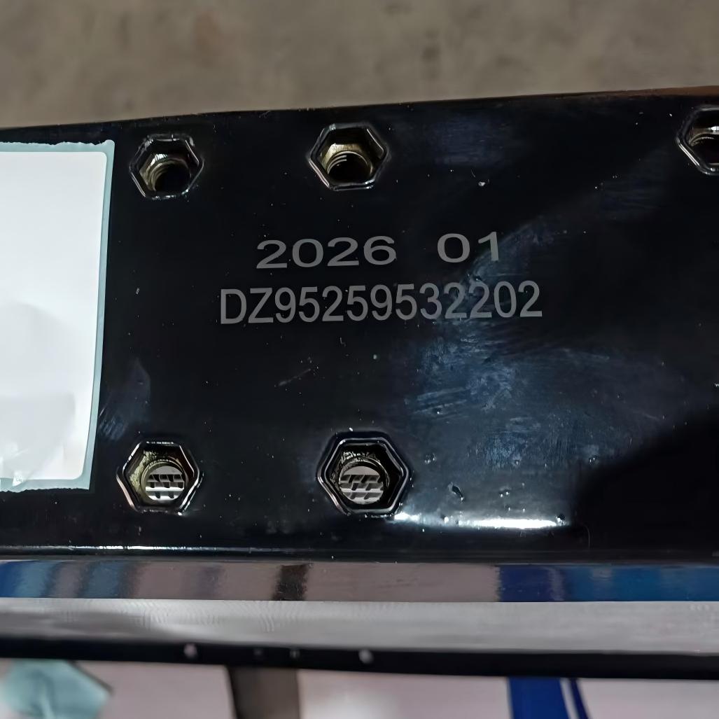 Radiador DZ95259532202 para sistema de arrefecimento de caminhão pesado (radiador de motor em alumínio)