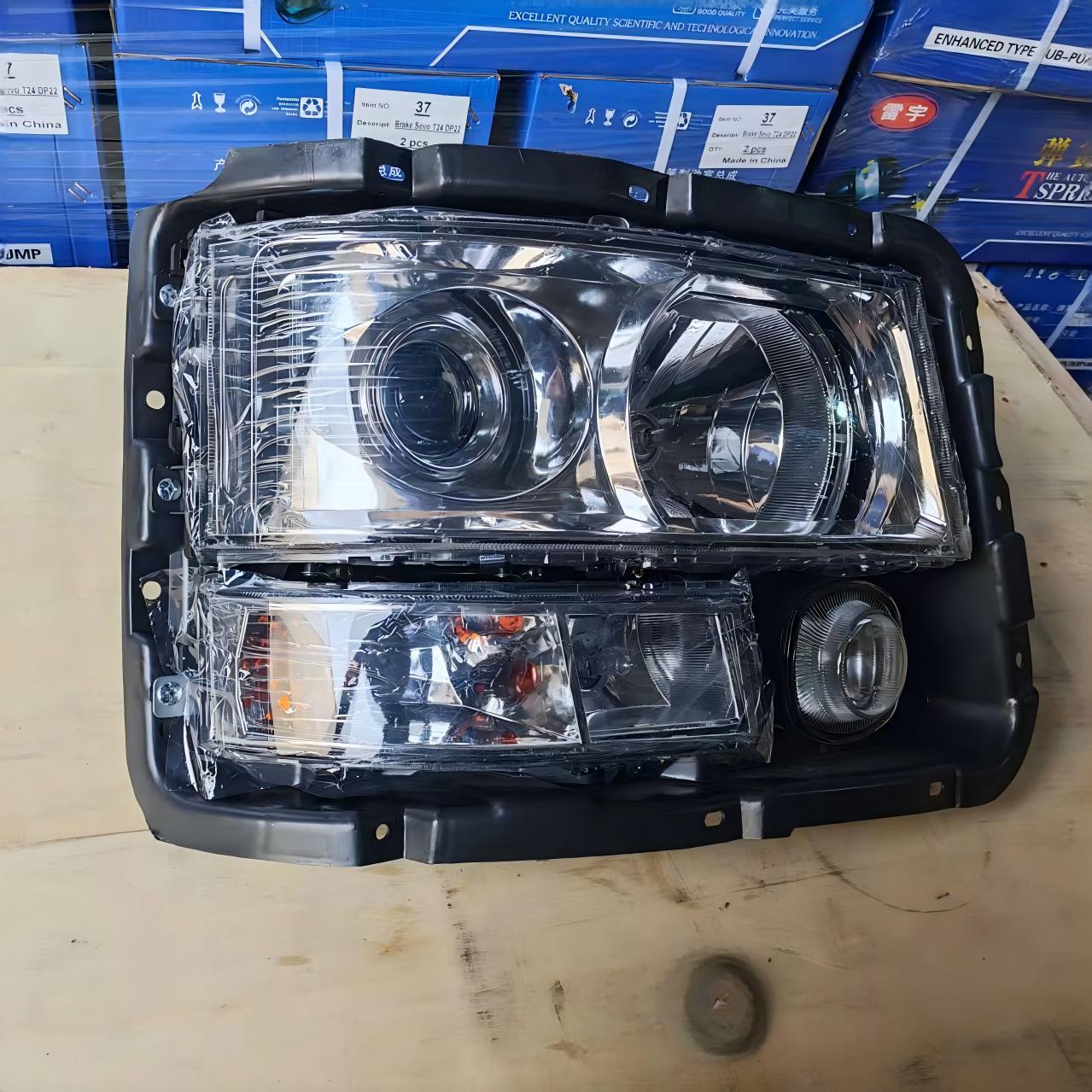 Farol dianteiro Shacman R (lado direito), conjunto de farol para caminhão SHACMAN séries F2000 / F3000 / H3000