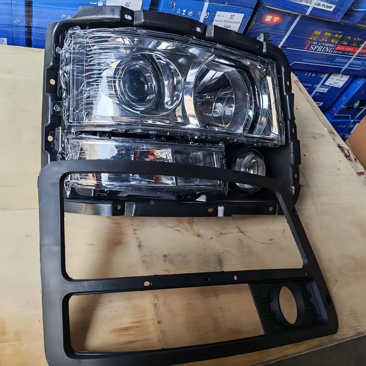 Farol dianteiro Shacman R (lado direito), conjunto de farol para caminhão SHACMAN séries F2000 / F3000 / H3000