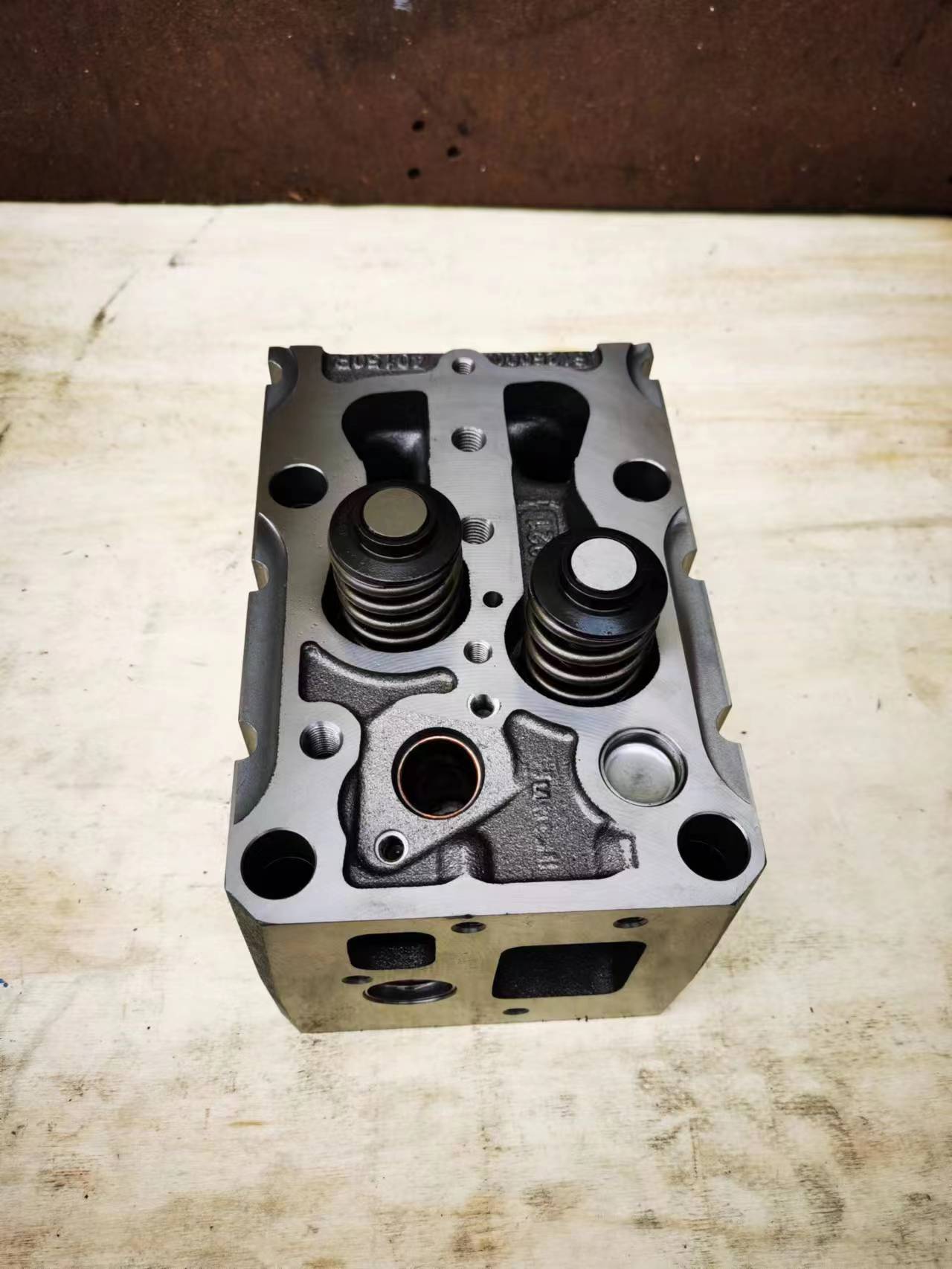 Cabeçote do cilindro 612600040282, cabeçote do motor para peças de motor diesel de caminhões pesados HOWO WD615 WP10