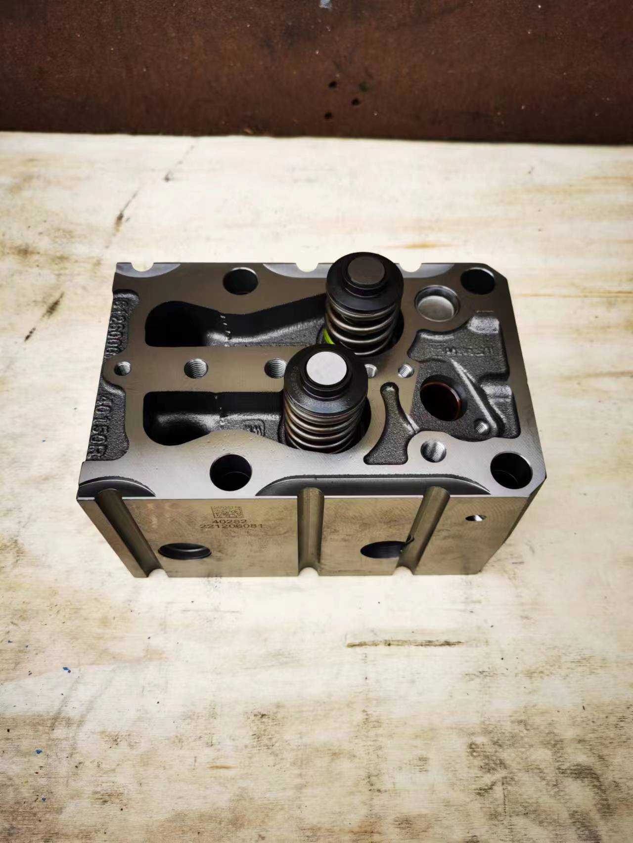 Cabeçote do cilindro 612600040282, cabeçote do motor para peças de motor diesel de caminhões pesados HOWO WD615 WP10