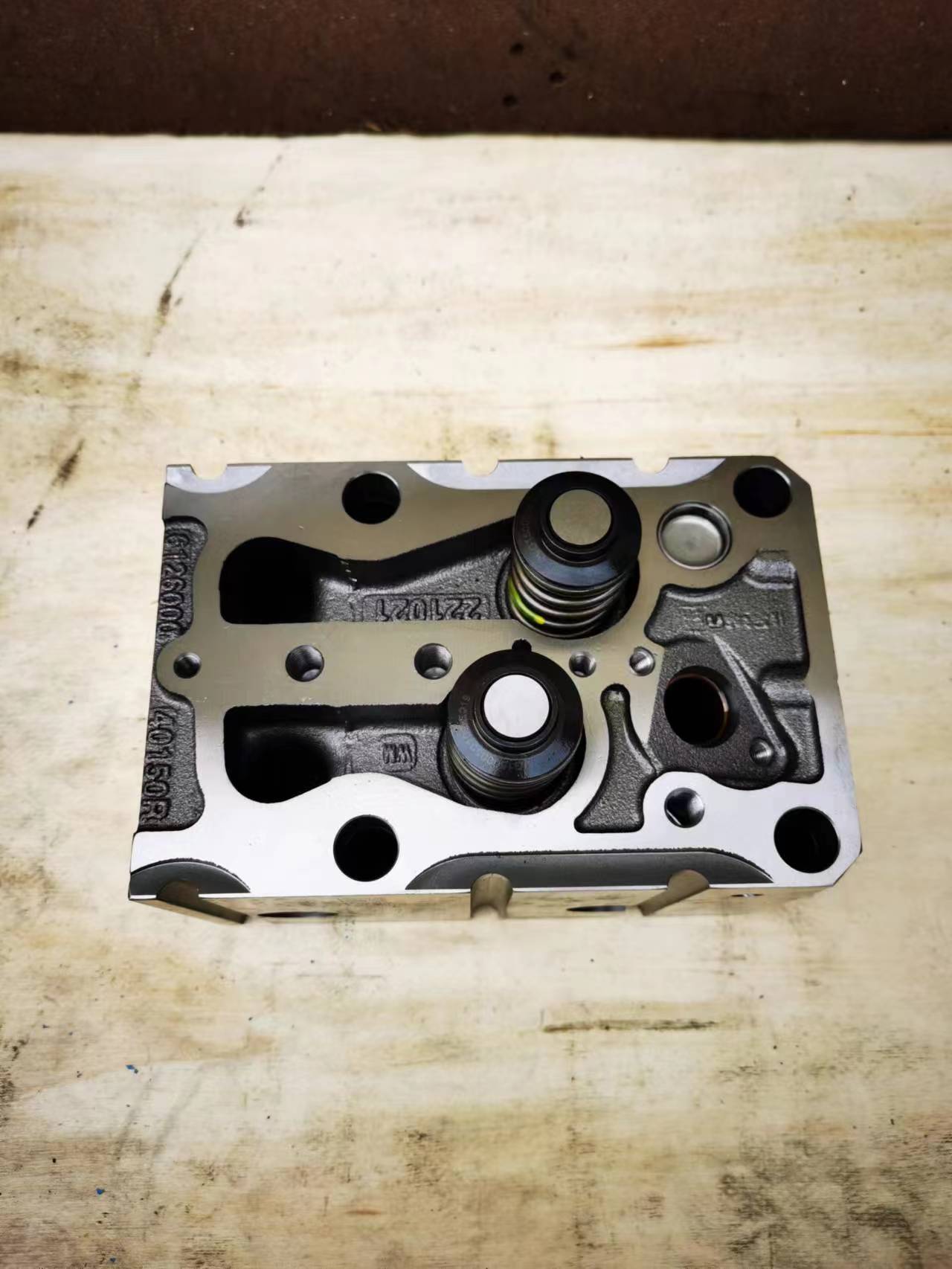 Cabeçote do cilindro 612600040282, cabeçote do motor para peças de motor diesel de caminhões pesados HOWO WD615 WP10