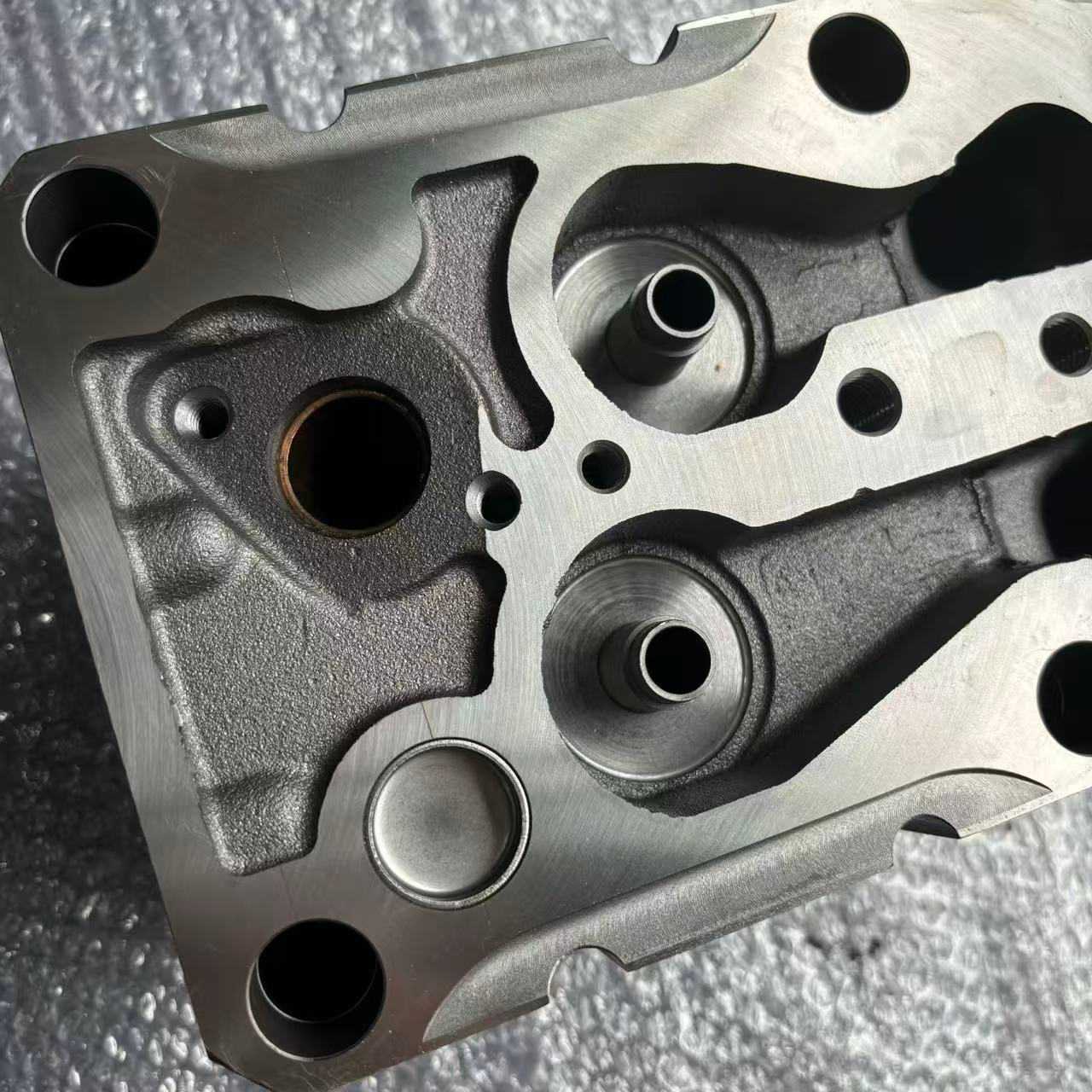 Cabeçote VG1540040068 Euro II de duas válvulas para peças de motor diesel HOWO STR