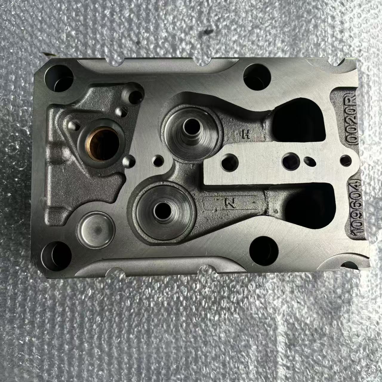Cabeçote de motor common rail de duas válvulas AZ1096040028 para peças de motores a diesel HOWO
