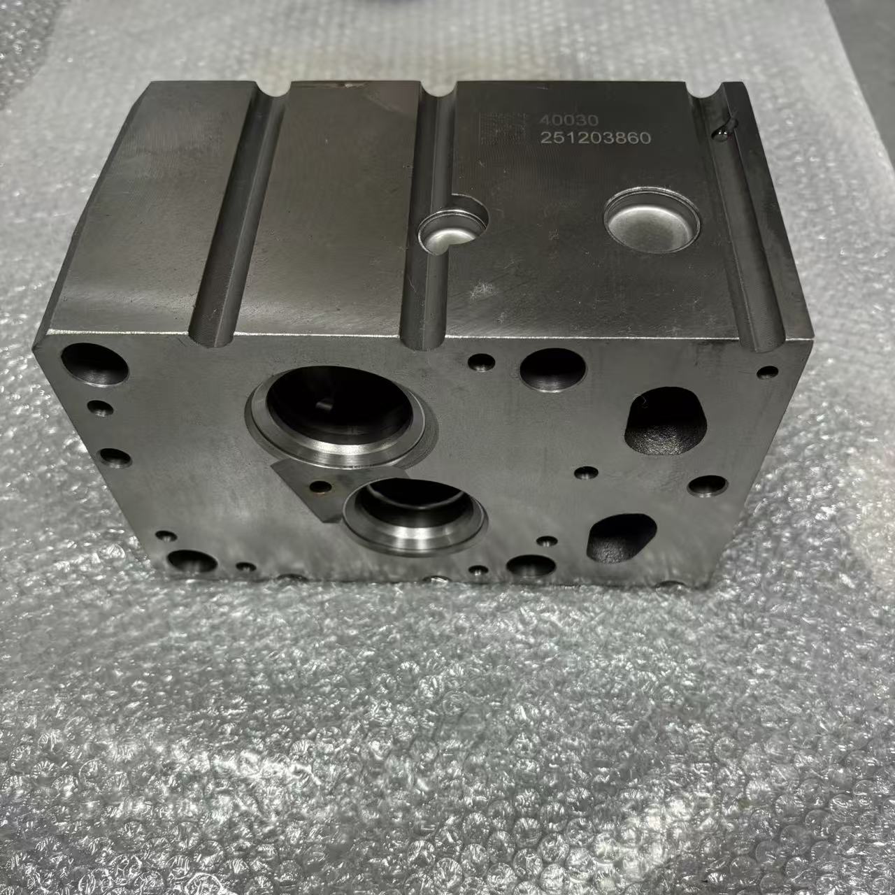 Cabeçote do motor AZ1034040030 para motor diesel de caminhão pesado Sinotruk HOWO