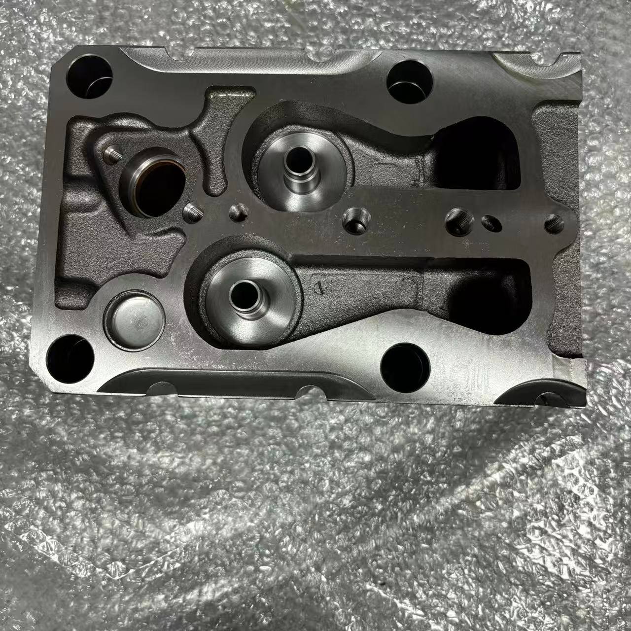 Cabeçote do cilindro AZ1096040028 Common Rail de duas válvulas para peças de motor diesel HOWO