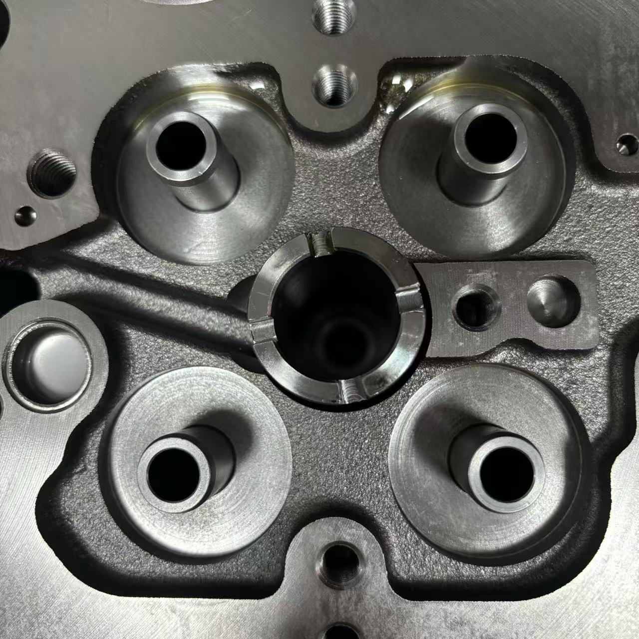 Cabeçote do motor A21238040004 para motor a gás de 12 L da Sinotruk, peças para caminhões pesados