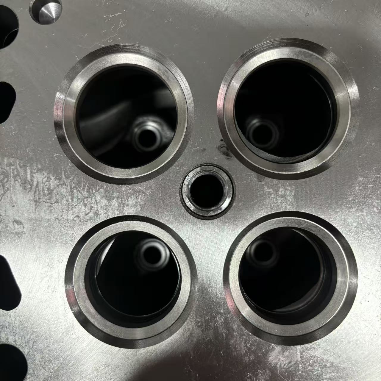 Cabeçote do motor A21238040004 para motor a gás de 12 L da Sinotruk, peças para caminhões pesados
