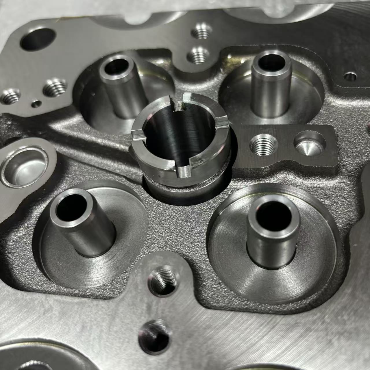 Cabeçote do motor A21238040004 para motor a gás de 12 L da Sinotruk, peças para caminhões pesados
