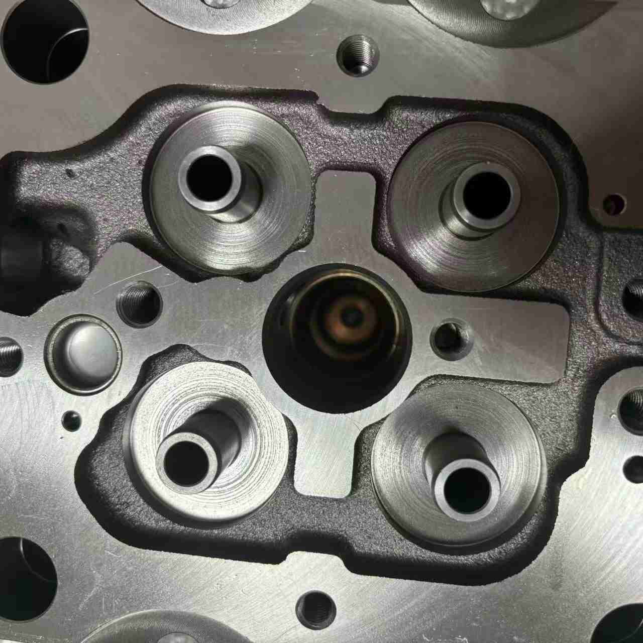 Cabeçote do motor 612650040001 P10 de quatro válvulas para peças de motor diesel de caminhões pesados
