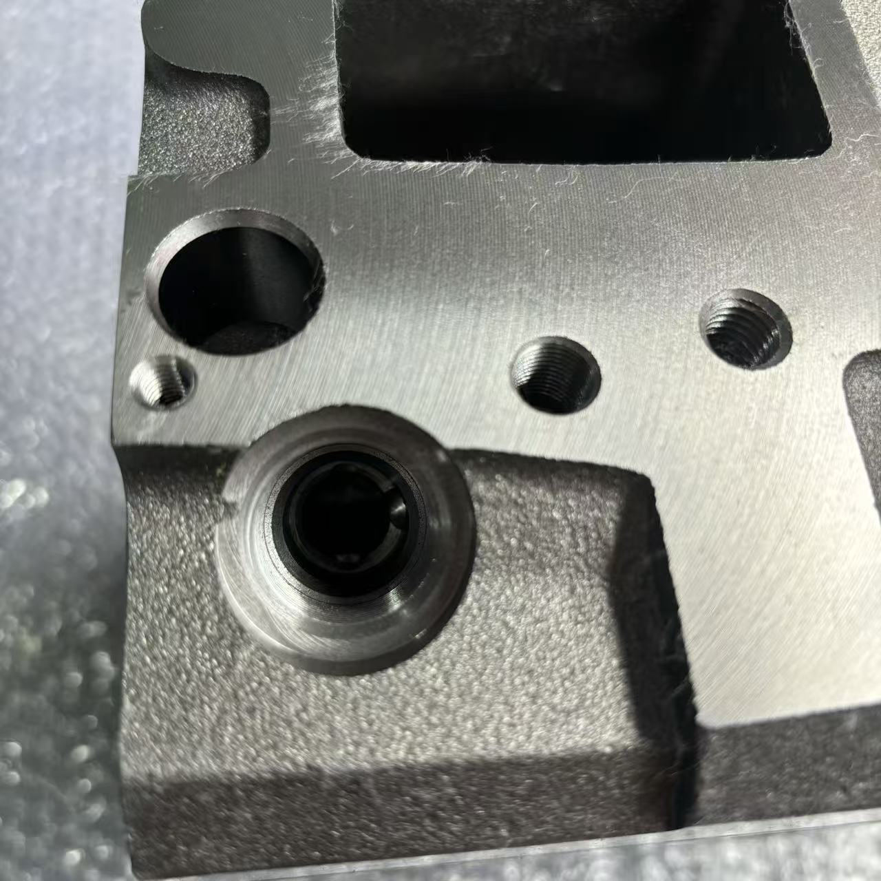 Cabeçote do motor de quatro válvulas P12 612630040001 para peças de motores a diesel de caminhões pesados