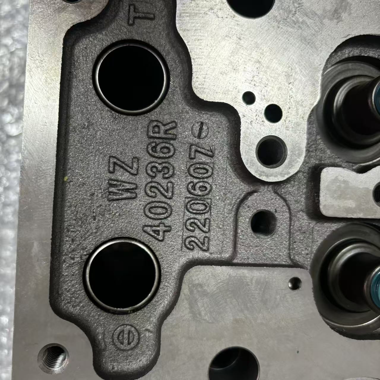 Cabeçote do motor 1005544823 P12 para peças de motor a diesel de caminhões pesados