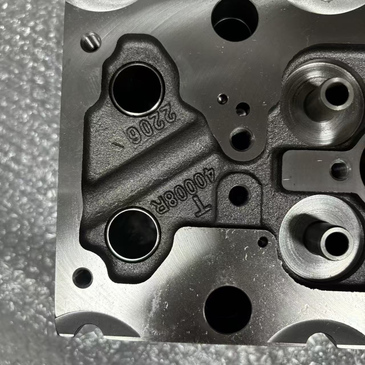 Cabeçote do motor 1002315422 P10 de quatro válvulas com bomba mecânica para peças de motor a diesel de caminhões pesados