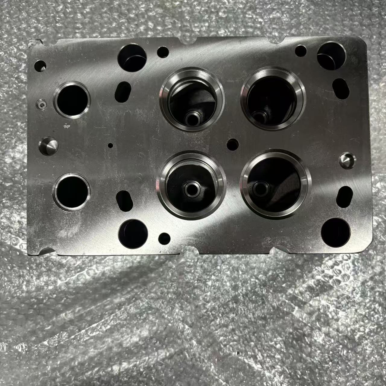 Cabeçote do motor 1002315422 P10 de quatro válvulas com bomba mecânica para peças de motor a diesel de caminhões pesados