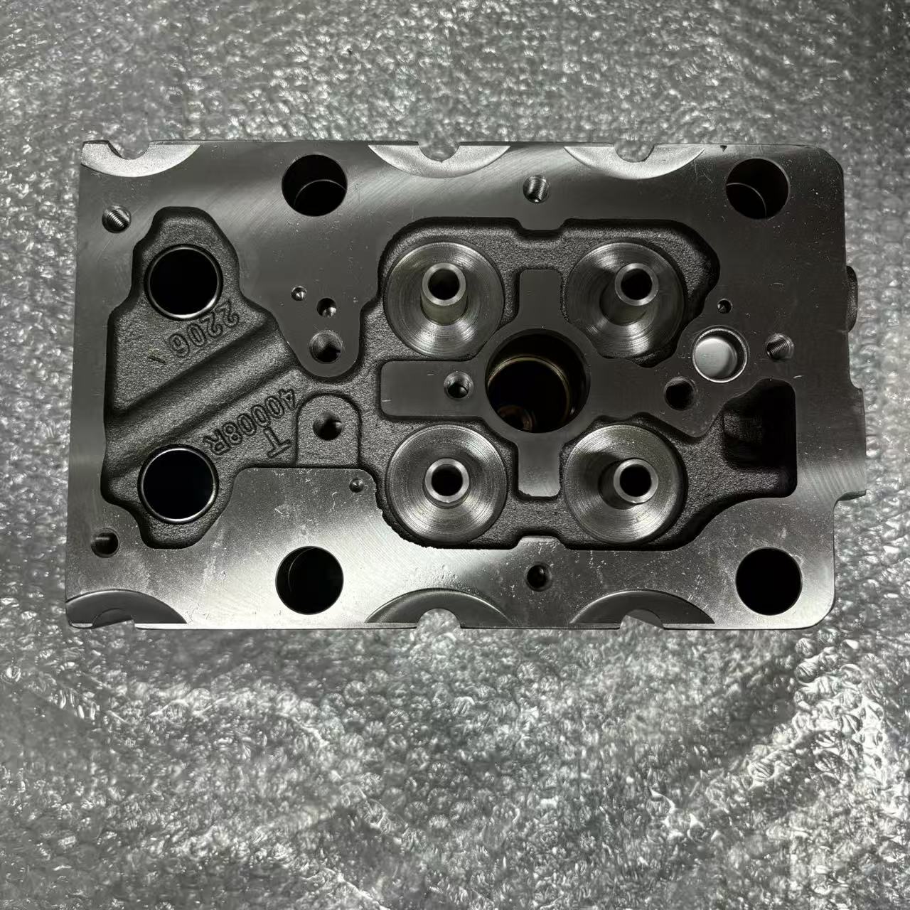 Cabeçote do motor 1002315422 P10 de quatro válvulas com bomba mecânica para peças de motor a diesel de caminhões pesados