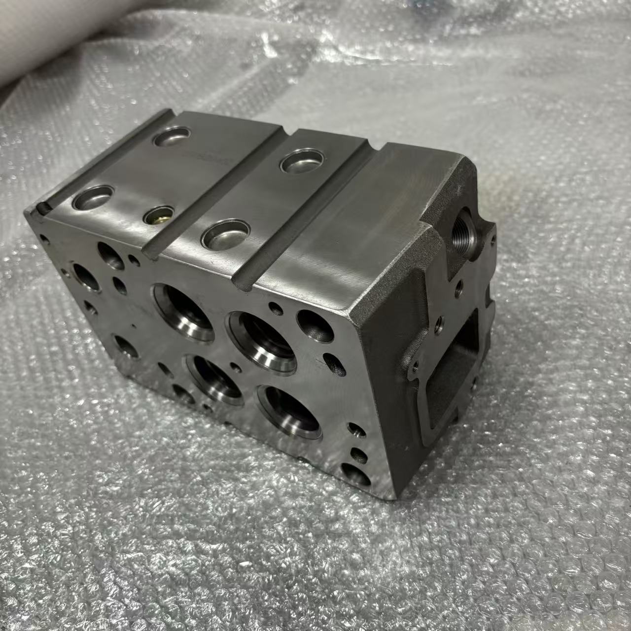 Cabeçote do motor 1002315422 P10 de quatro válvulas com bomba mecânica para peças de motor a diesel de caminhões pesados