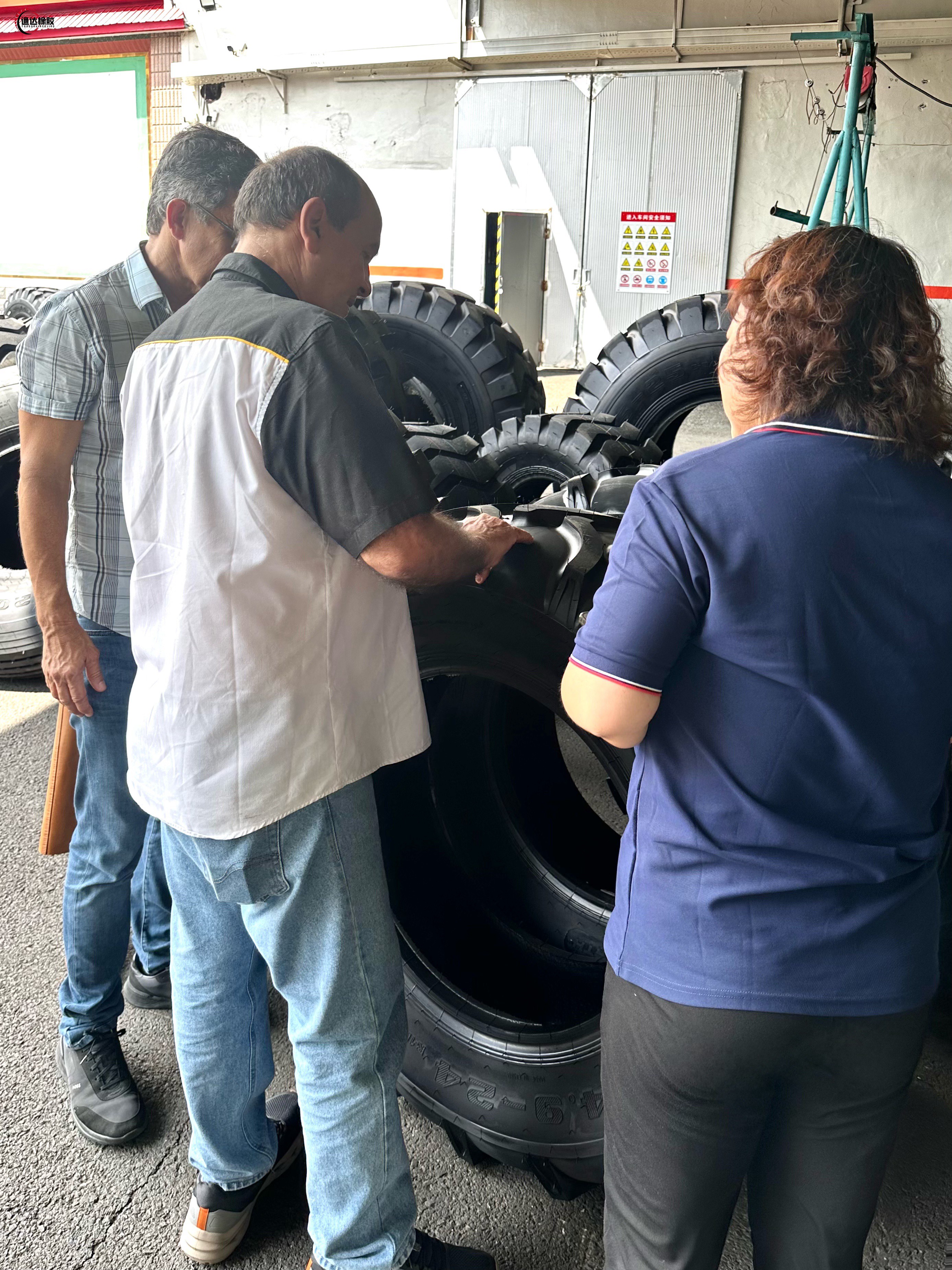 Un client brésilien majeur visite l’usine TONGDA TIRE