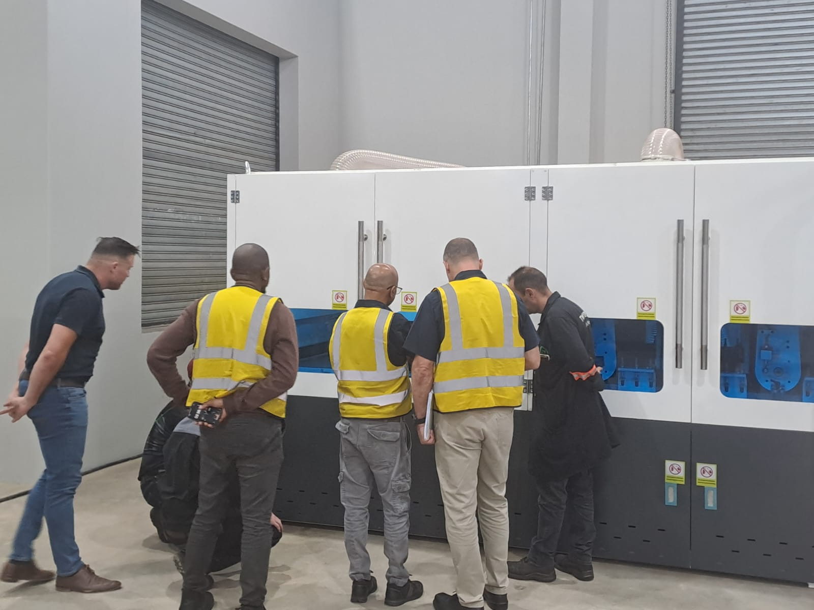 Apresentamos a máquina de rebarbação: complete todo o seu processo de fabricação de metais