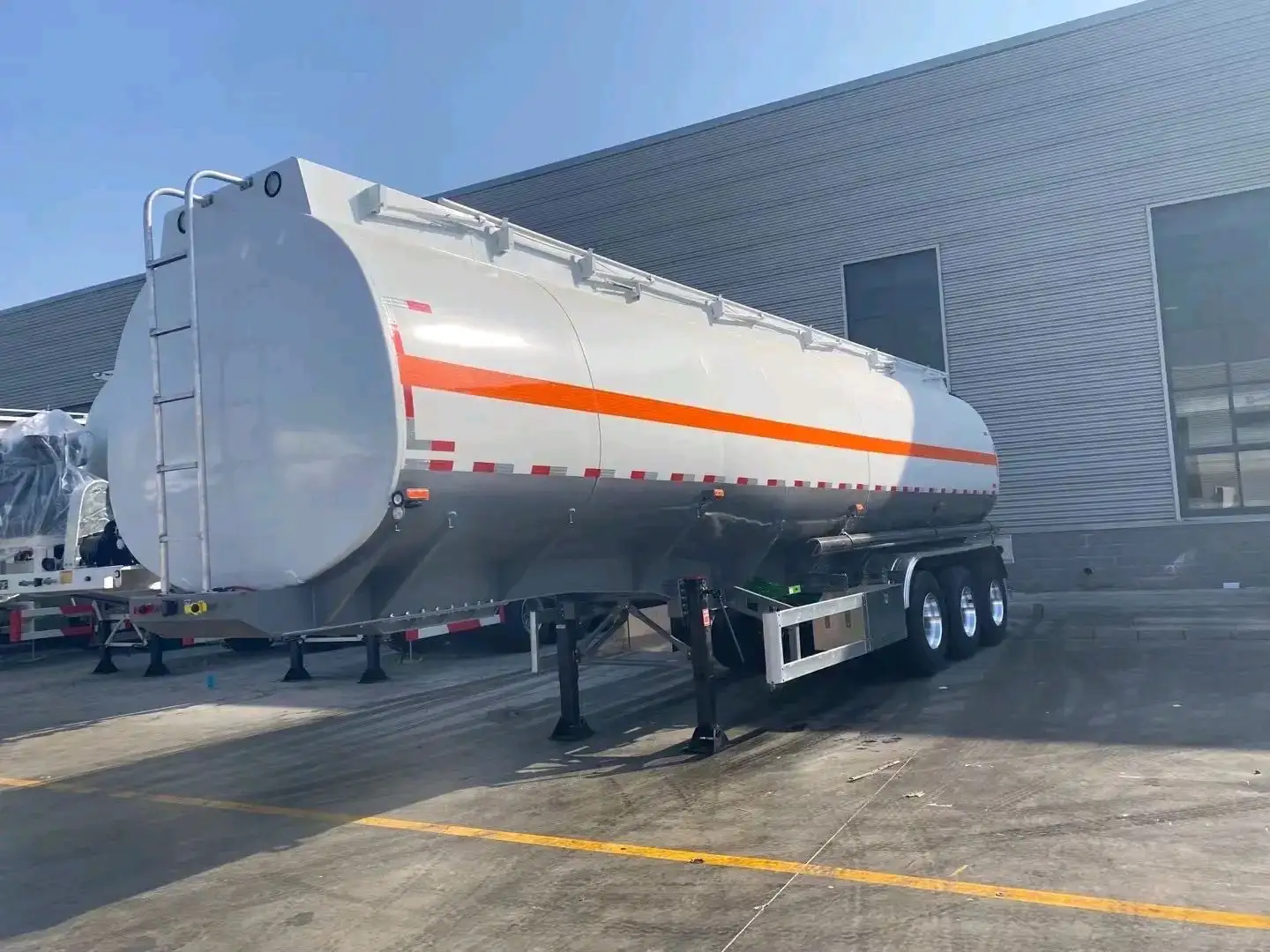 3-Achs-60000L-Schwanenhals-Kraftstofftankauflieger