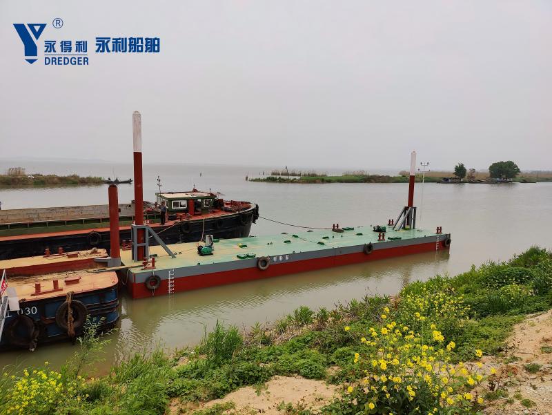 Schwimmender Ponton
