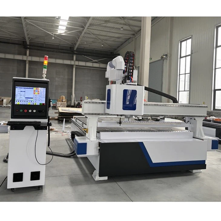 Uma máquina router CNC ATC pode reduzir o tempo de inatividade da produção em trabalhos de marcenaria em lotes?