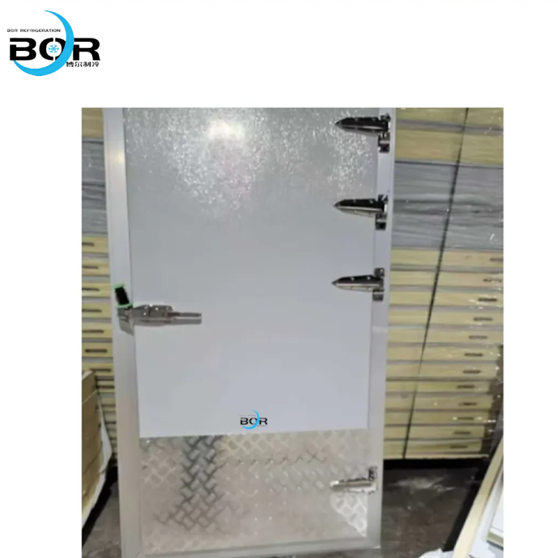 Porta com dobradiça semi-embutida 