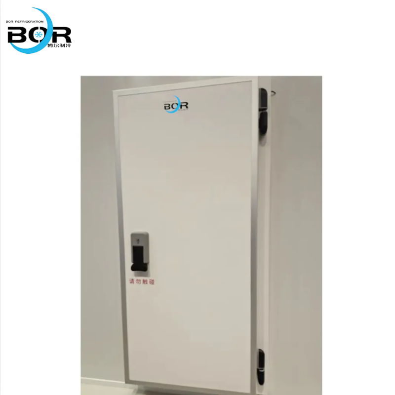 Porta com dobradiça semi-embutida 
