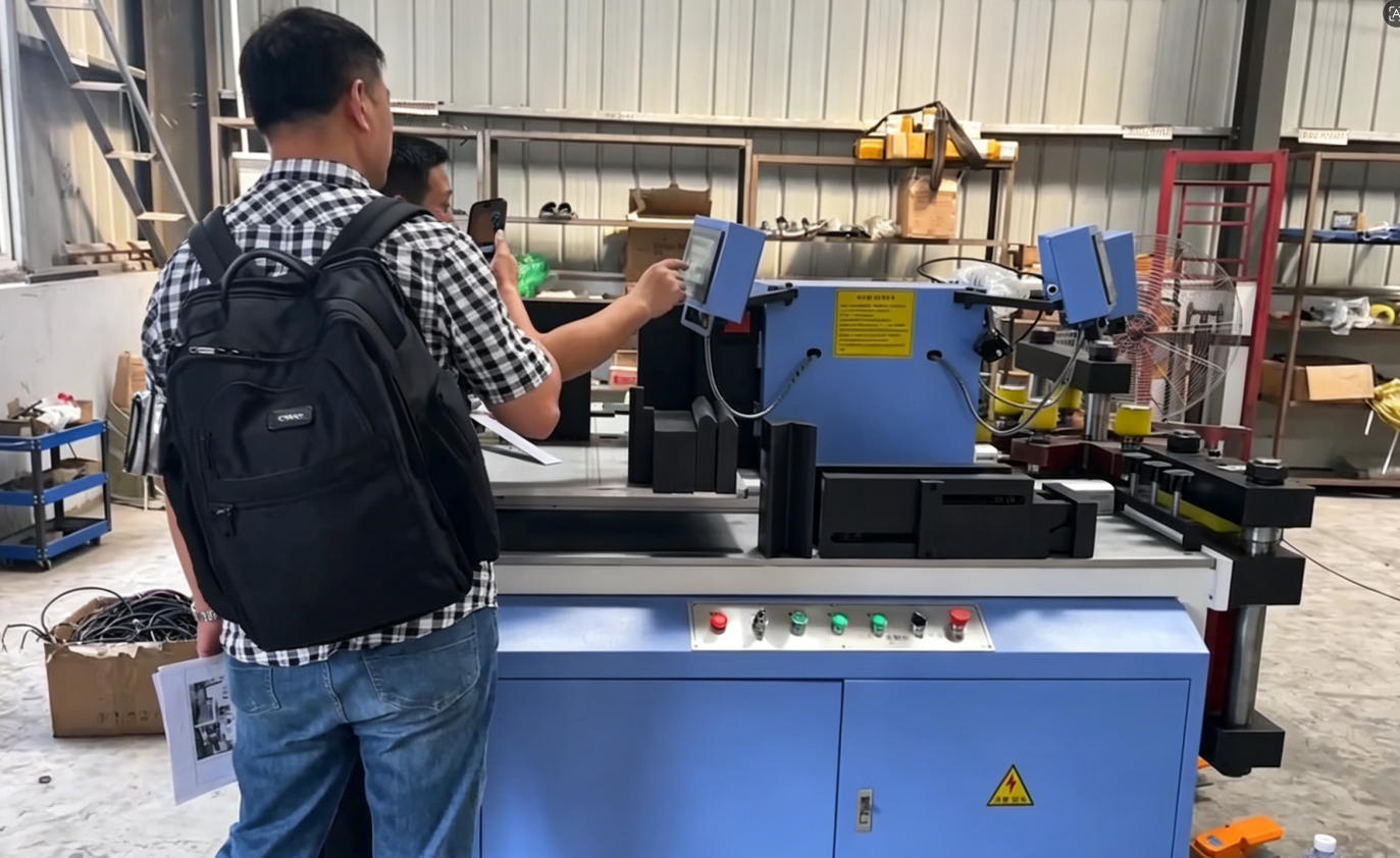 Machine à jeu de barres entièrement servo 400V sur mesure 503 | Visite et inspection du client taïwanais en août 2025 Machine à jeu de barres entièrement servo 400V sur mesure 503 | Visite et inspection du client taïwanais en août 2025