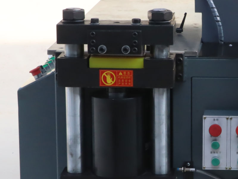 Comment les machines CNC servo de traitement de barres omnibus réduisent les rebuts dans une production de barres omnibus à forte diversité
