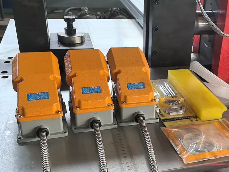 Ce qu’il faut vérifier avant d’acheter une machine CNC pour jeux de barres à usage intensif destinée aux usines de transformateurs