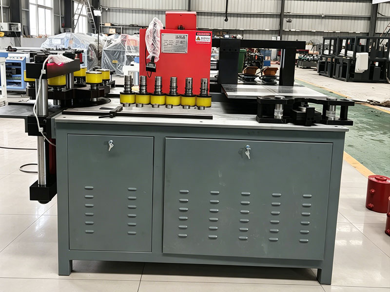 Machine pour barre omnibus en cuivre DXJ-80CN