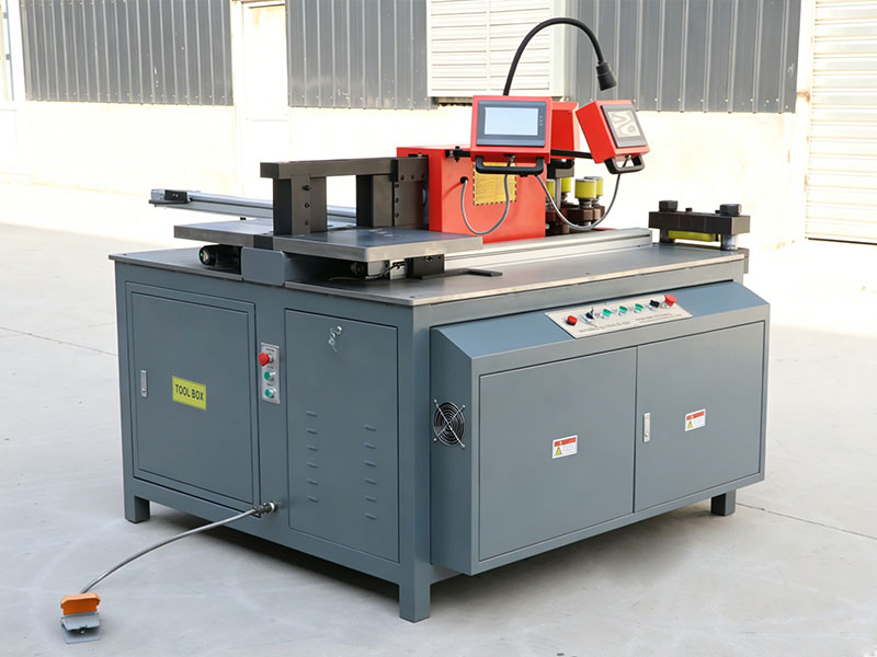 DXJ-30CN PRO Machine de busbar CNC DXJ-30CN PRO Machine de busbar CNC